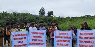 Masyarakat Kaureh-Yapsi Palang PT Sinar Mas Karena 32 Tahun Tidak Mengubris Mereka